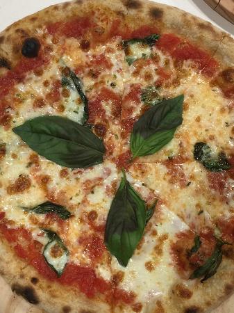 Le Crust Pizza Bar