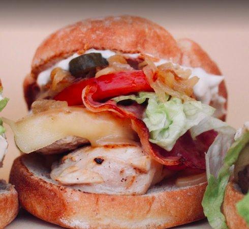 Guacamaya Cafe Burger